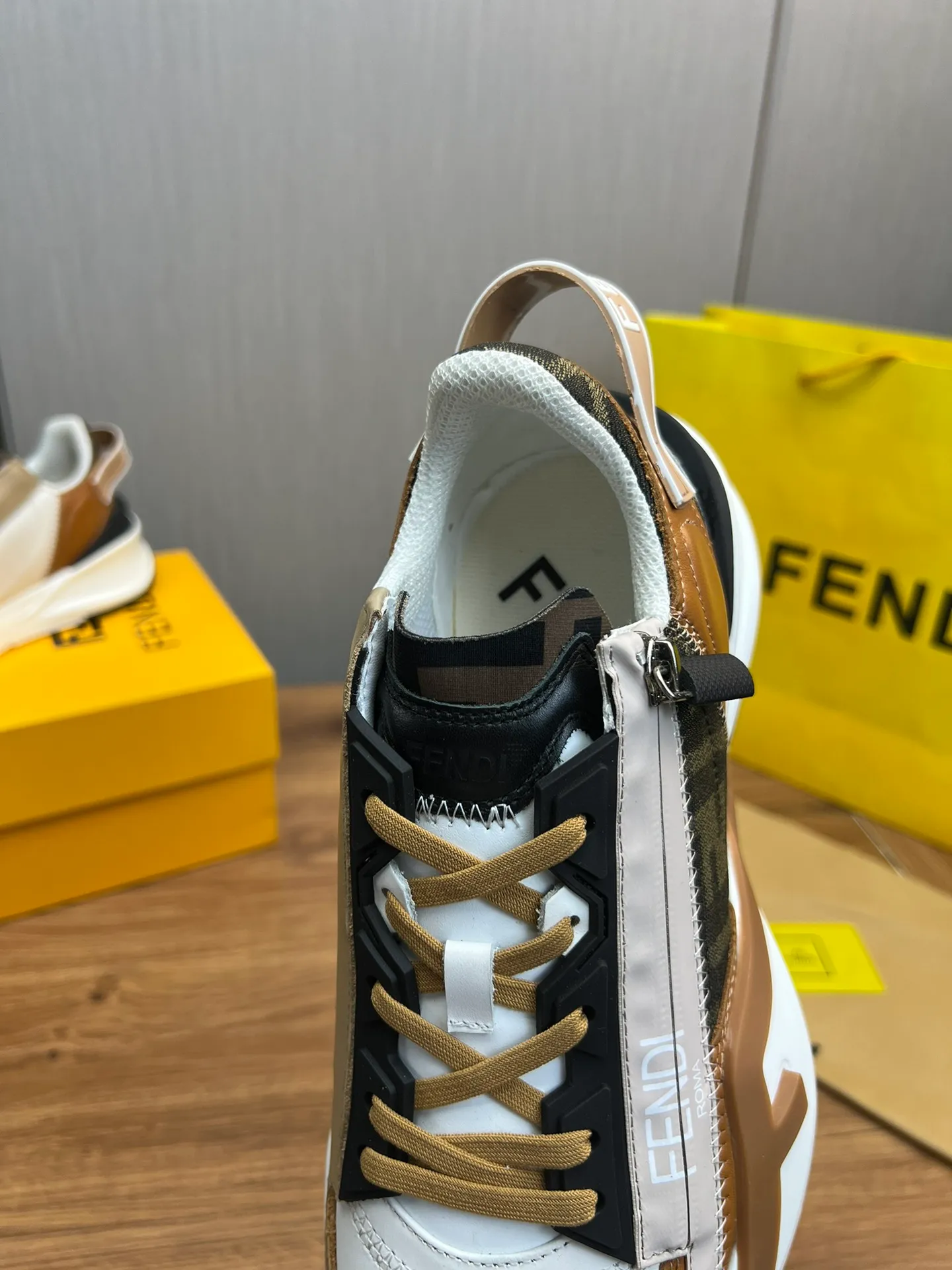 Men's men's shoes💰520💰 Fendi [Fendi] hot style is on the market🔥Fashionable casual men's shoes🔱Made of original brand fly knit fabric. Original cowhide + breathable mesh lining + sheepskin feet. Perfect shape and top quality, you deserve it🔜Original rubber outsole, ultra-light, non-slip and wear-resistant👣 Standard size 38-44